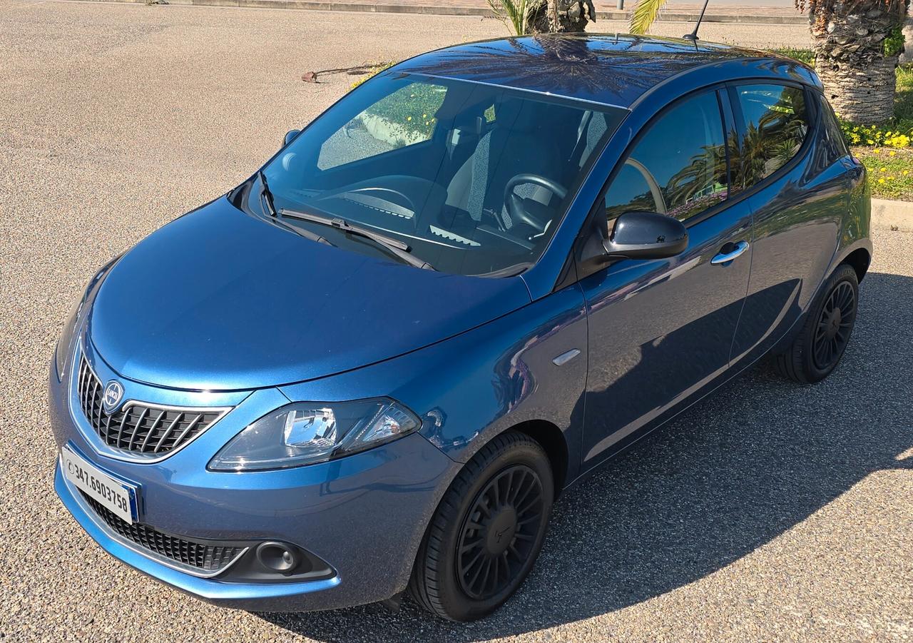 Lancia Ypsilon 1.0 FireFly 5 porte S&S Hybrid Ecochic Silver