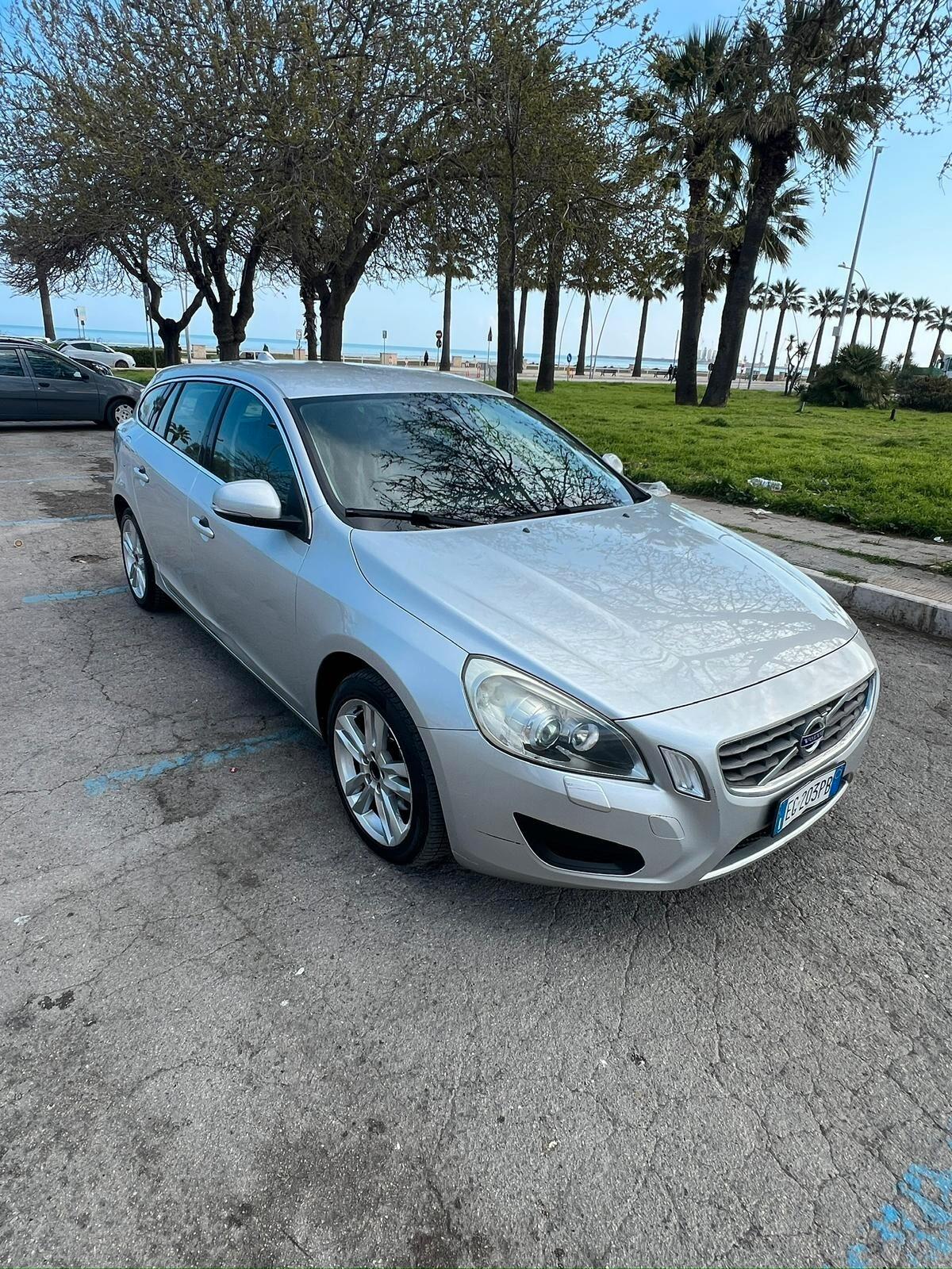 Volvo V60 D3 Momentum - 2011