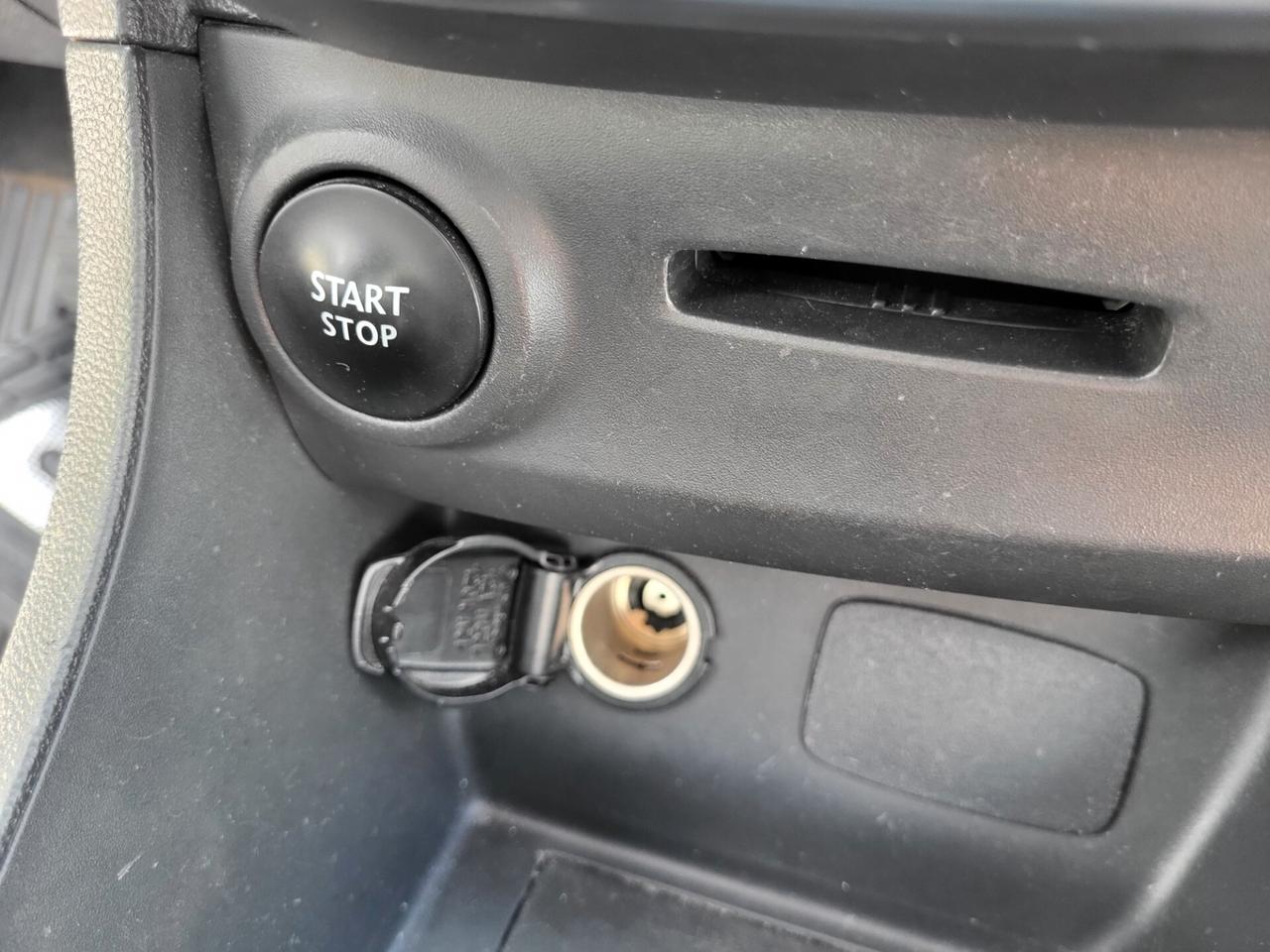 RENAULT CLIO 1,5 dCi-KM 71000-NAVI-2 REVISIONI
