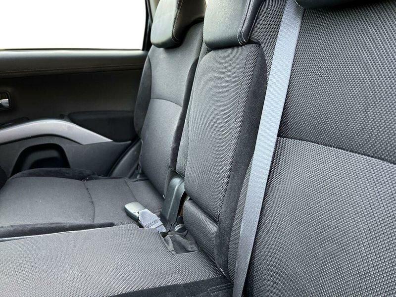 Mitsubishi Outlander Outlander 2.2 DI-D TC-SST Instyle DPF 7p