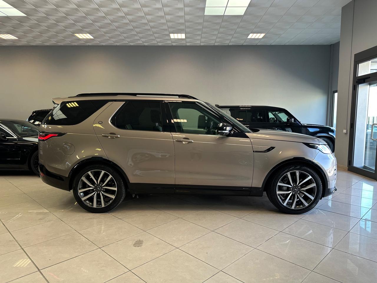 Land Rover Discovery 3.0D I6 249 CV AWD Auto R-Dynamic HSE 7 posti