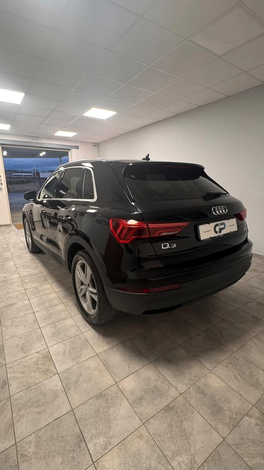 Audi Q3 35 TDI S tronic Business