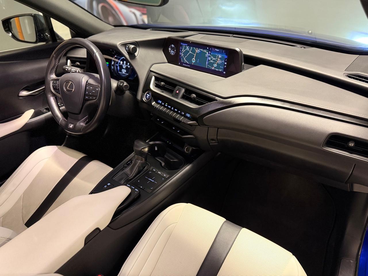 Lexus UX Hybrid 4WD F Sport