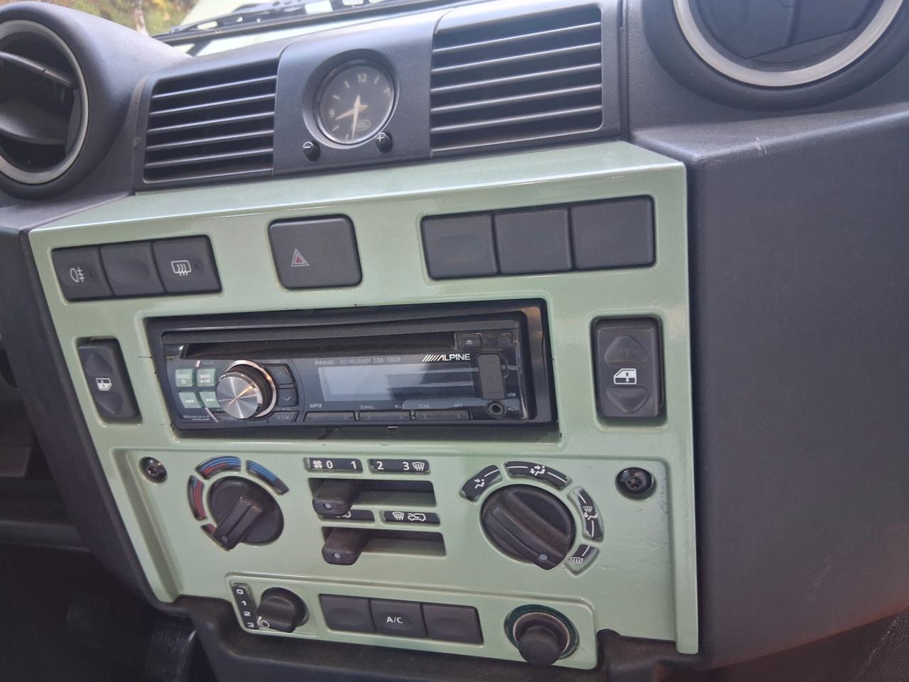 Land Rover Defender 90 2.2 TD4 Station Wagon E N1