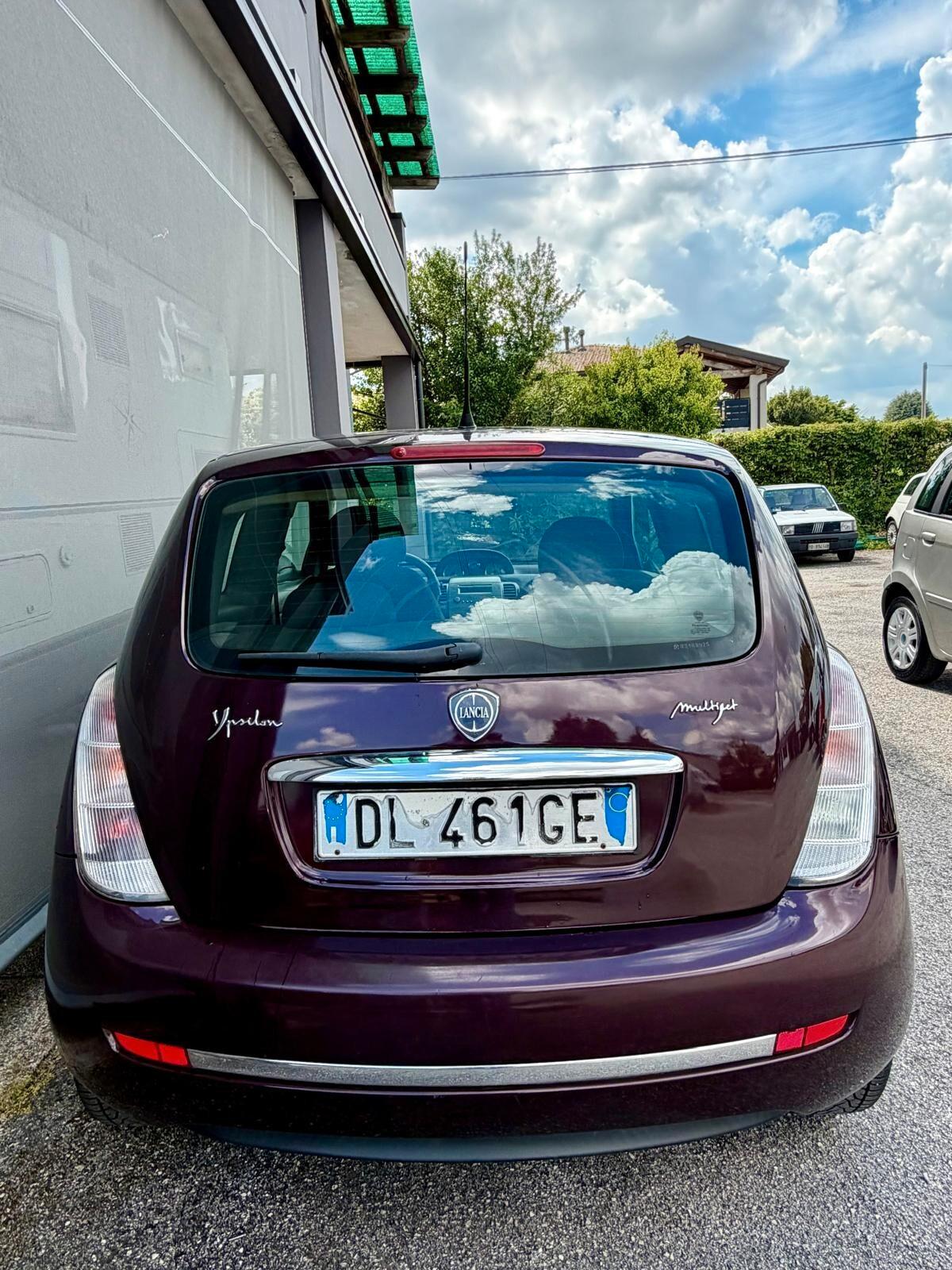 Lancia Ypsilon 1.3 MJT 75 CV Platino