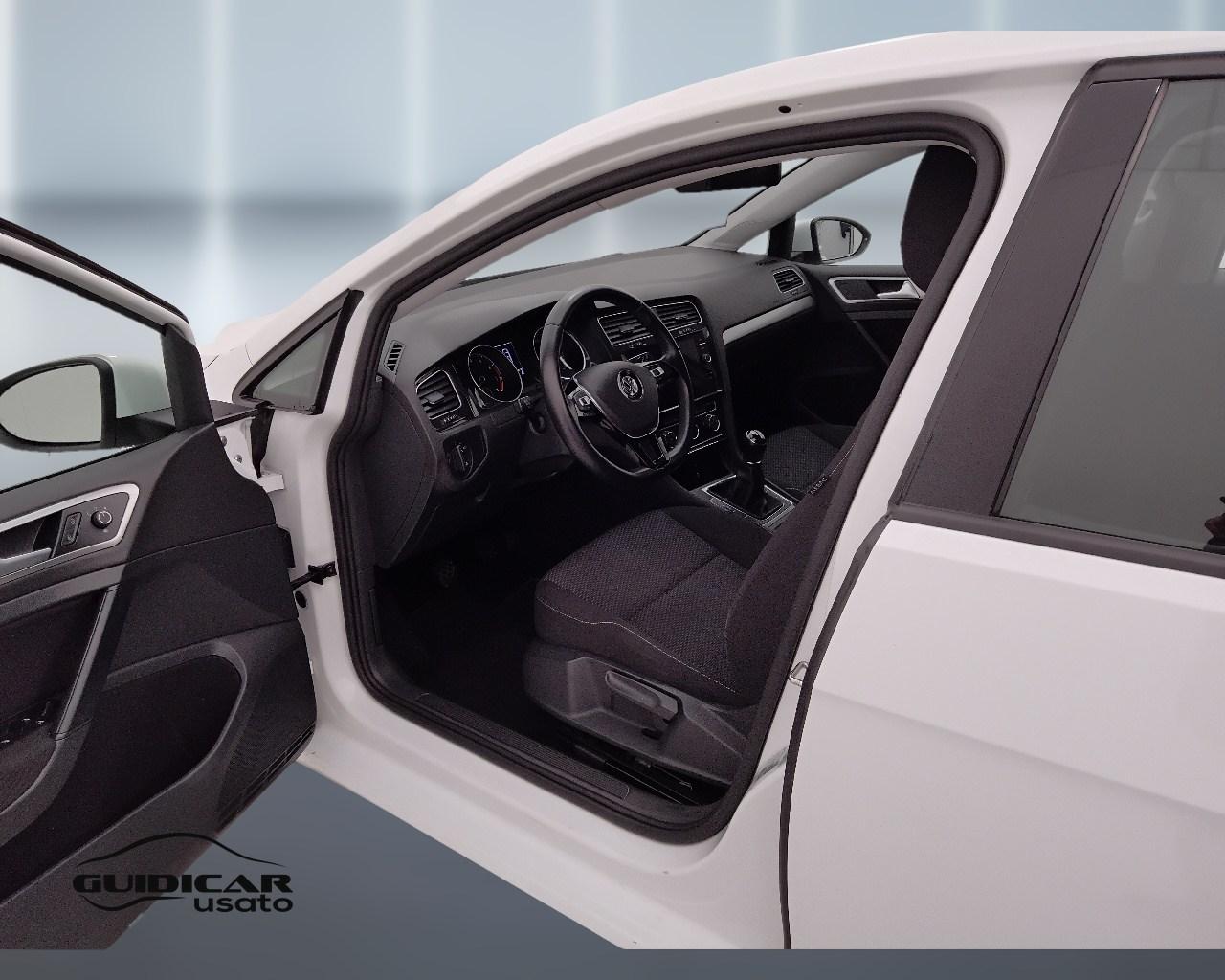 VOLKSWAGEN Golf VII 2017 5p - Golf 5p 1.0 tsi Trendline 85cv