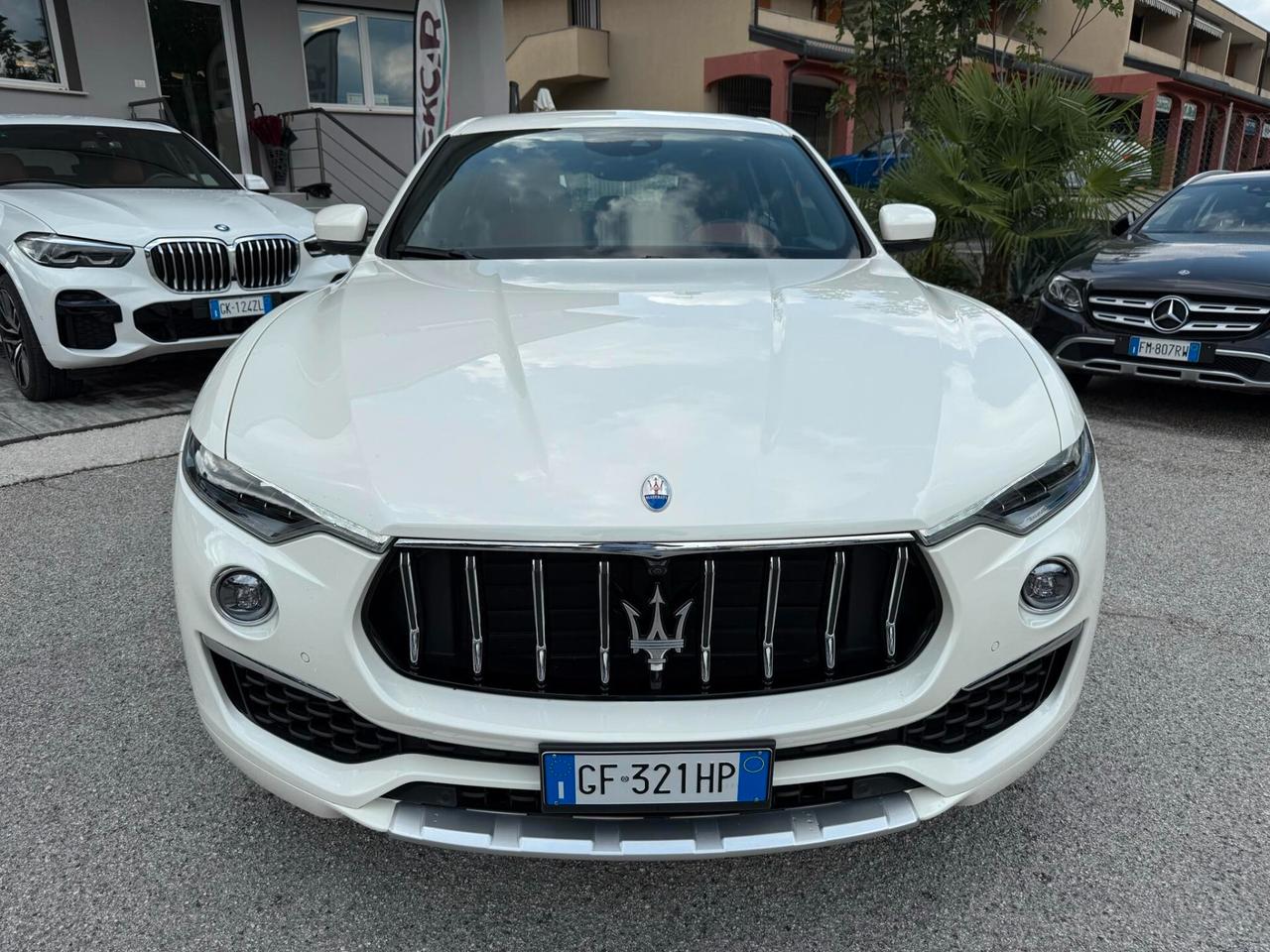 Maserati Levante V6 AWD Granlusso 350CV