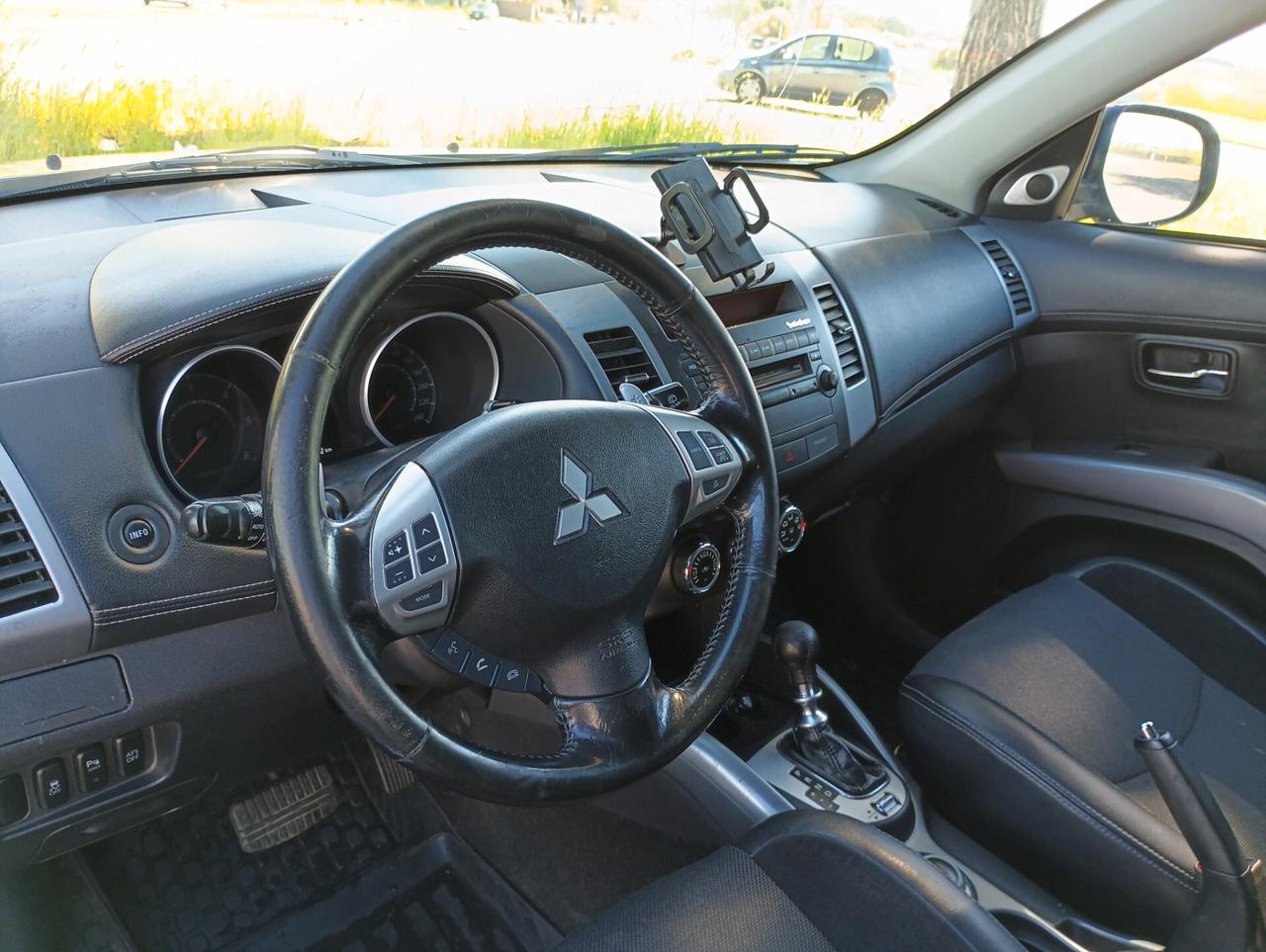 Mitsubishi Outlander 2.2 DI-D TC-SST Intense DPF 7 posti