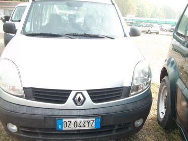 Renault Kangoo 1.598 KW 60 HP 82 BENZINA E METANO 17/12/2009 EURO 6 05 POSTI GARANZIA UN ANNO