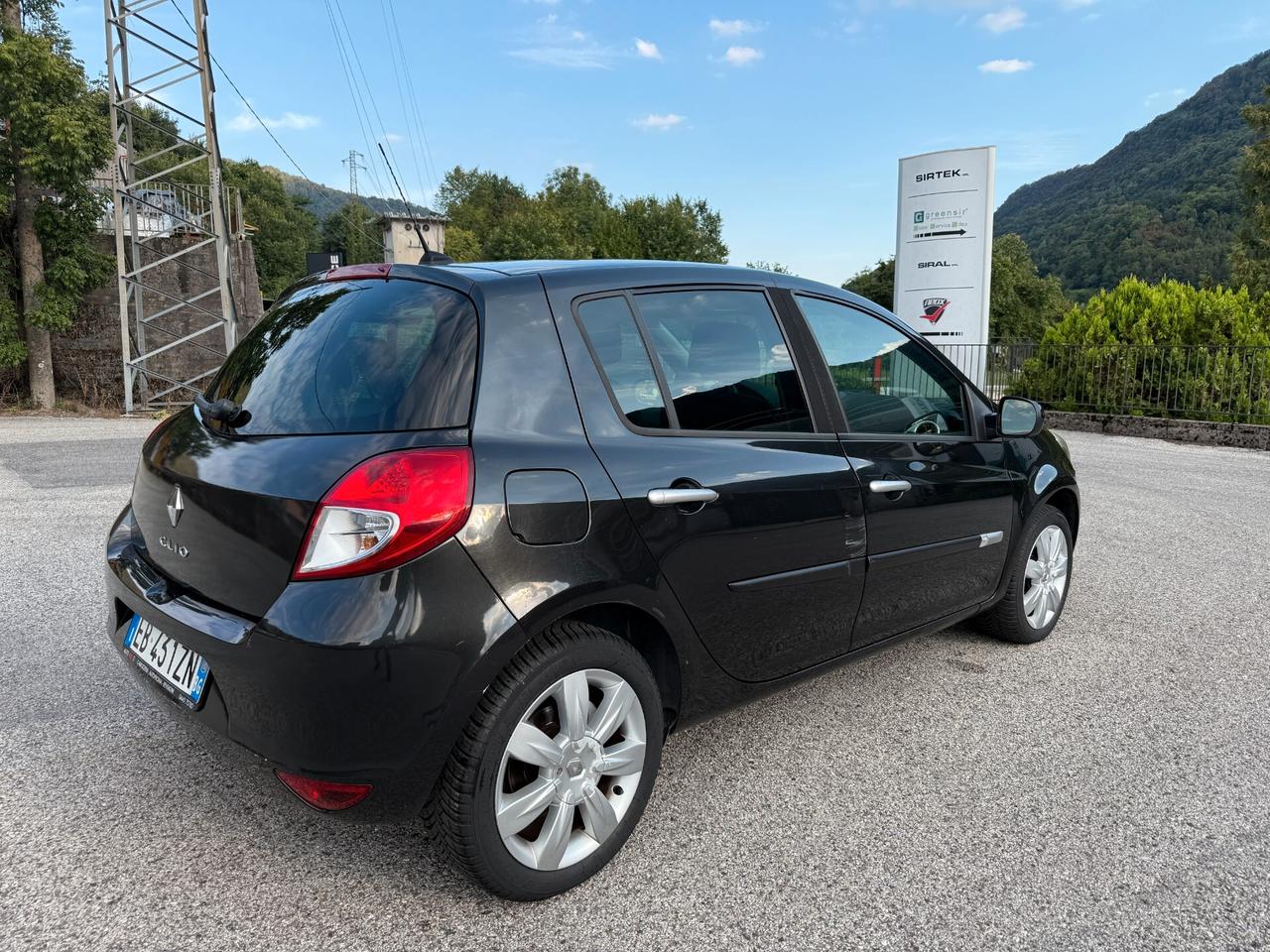 Renault Clio 1.2 16V 5 porte Confort 75cv