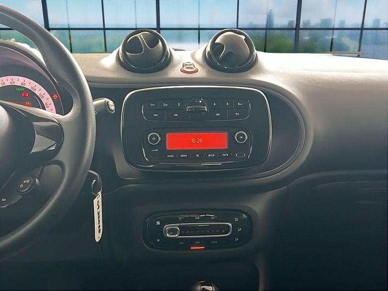 smart fortwo fortwo EQ Pure 22 KW