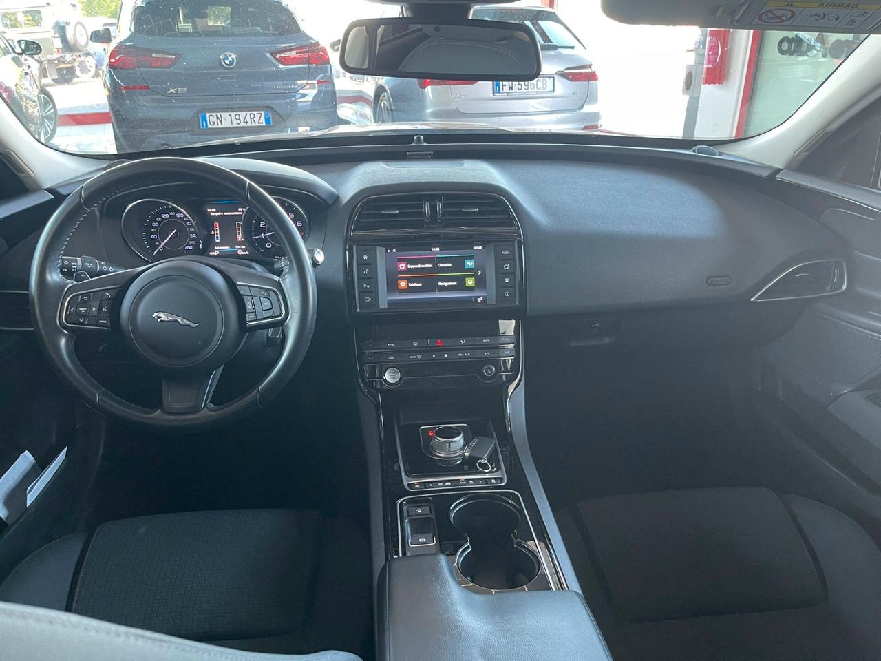 Jaguar XE 2.0 Turbo aut. Prestige