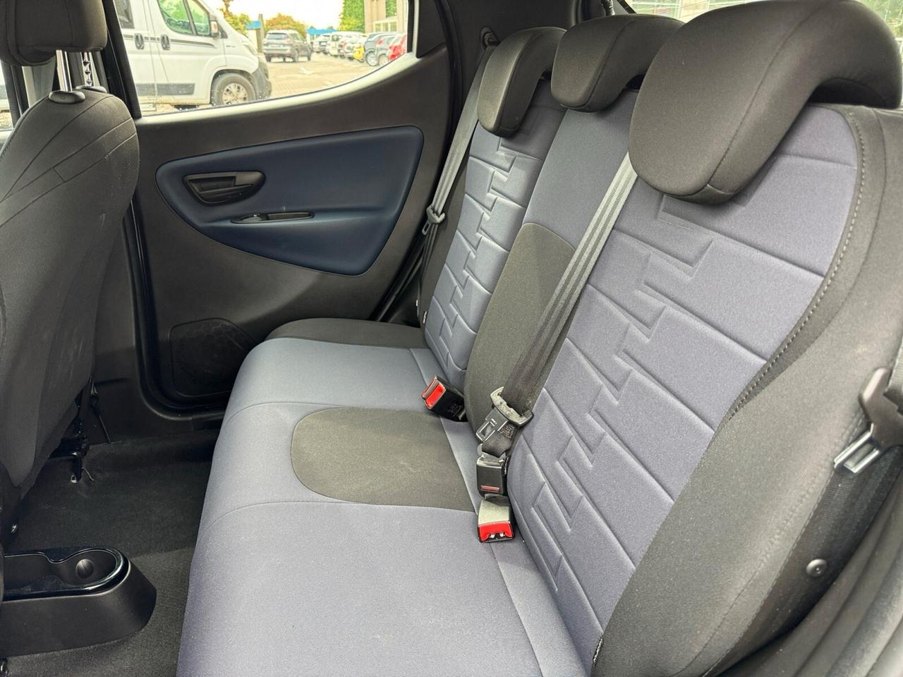 Lancia Ypsilon 1.0 Hybrid Platino