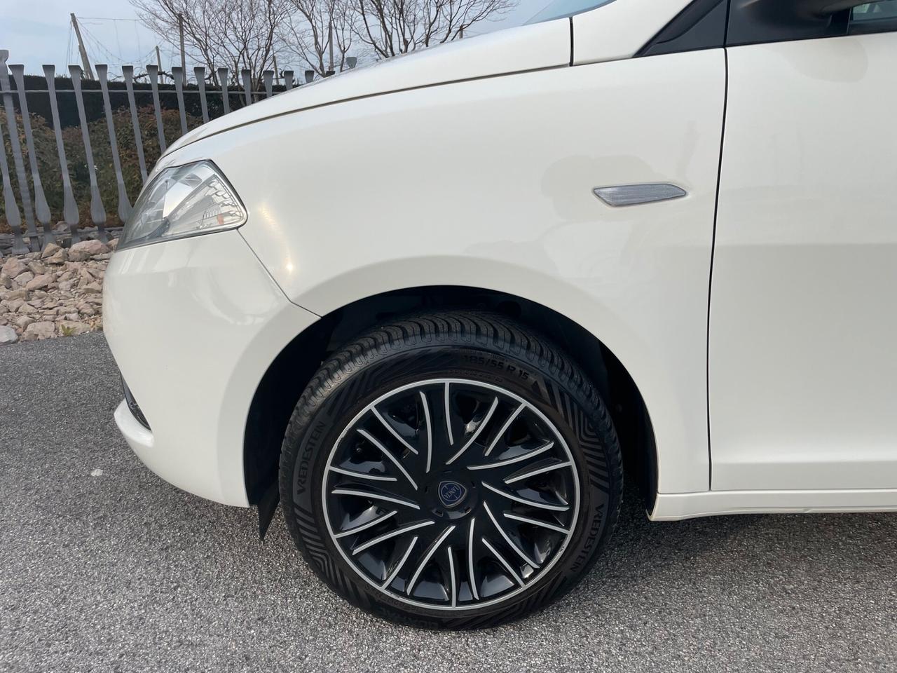 Lancia Ypsilon 1.2 69 CV 5 porte Platinum