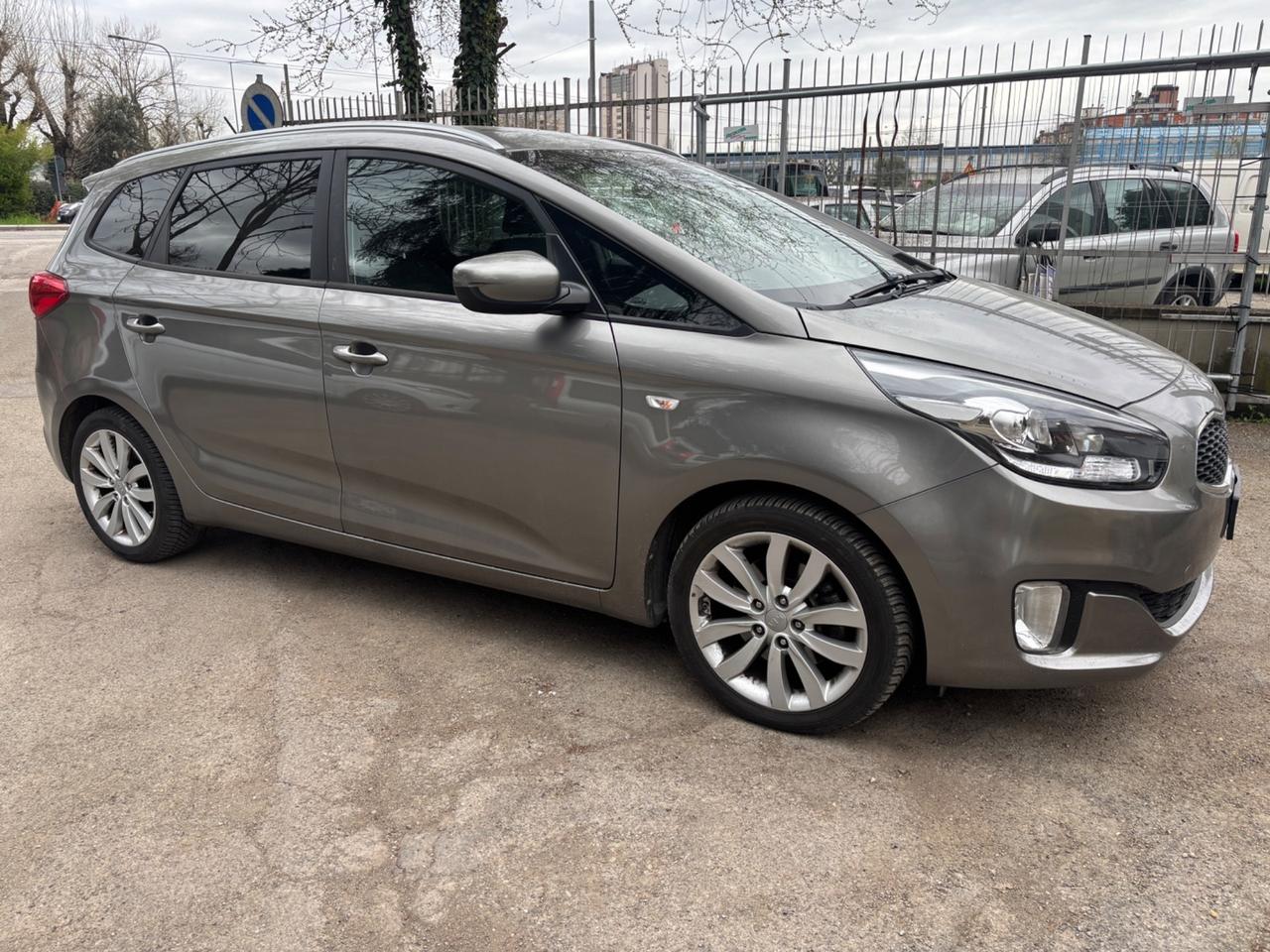 Kia Carens 1.7 CRDi 141 CV Platinum