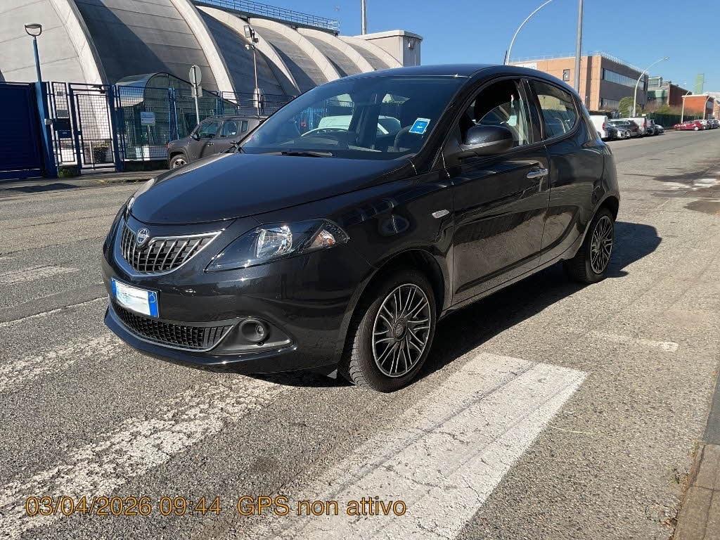 Lancia Ypsilon 1.0 FireFly 5 porte S&S Hybrid Ecochic Silver