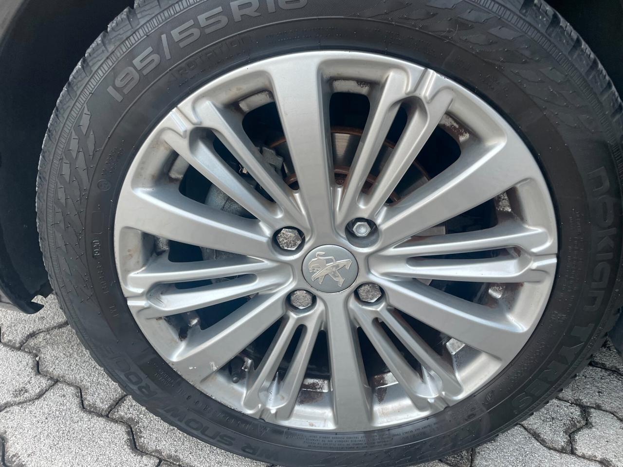 Peugeot 208 PureTech 82 5 porte Allure CINGHIA NUOVA!!!