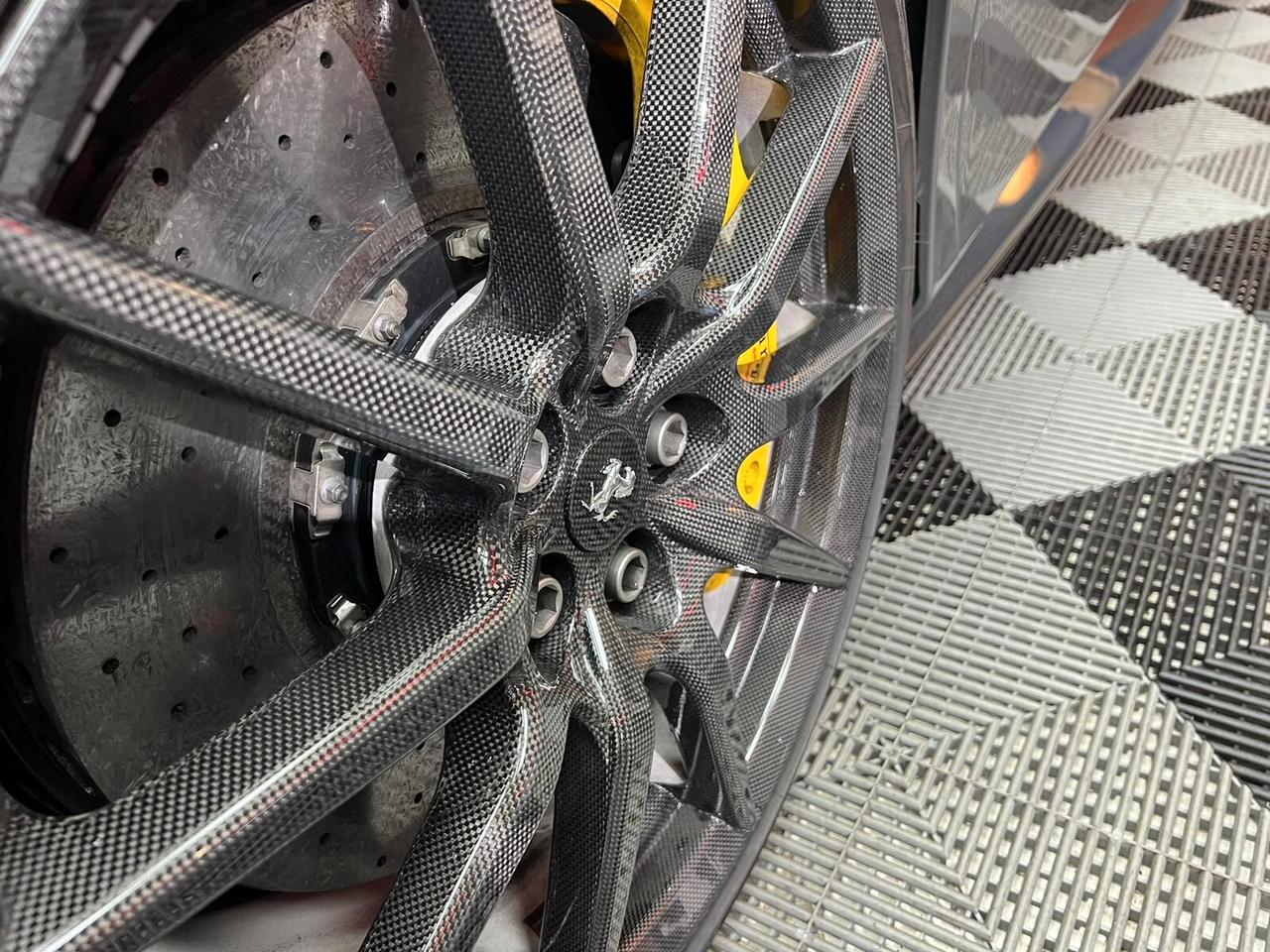 Ferrari 488 3.9 PISTA dct INTERIOR FULL CARBON (488)