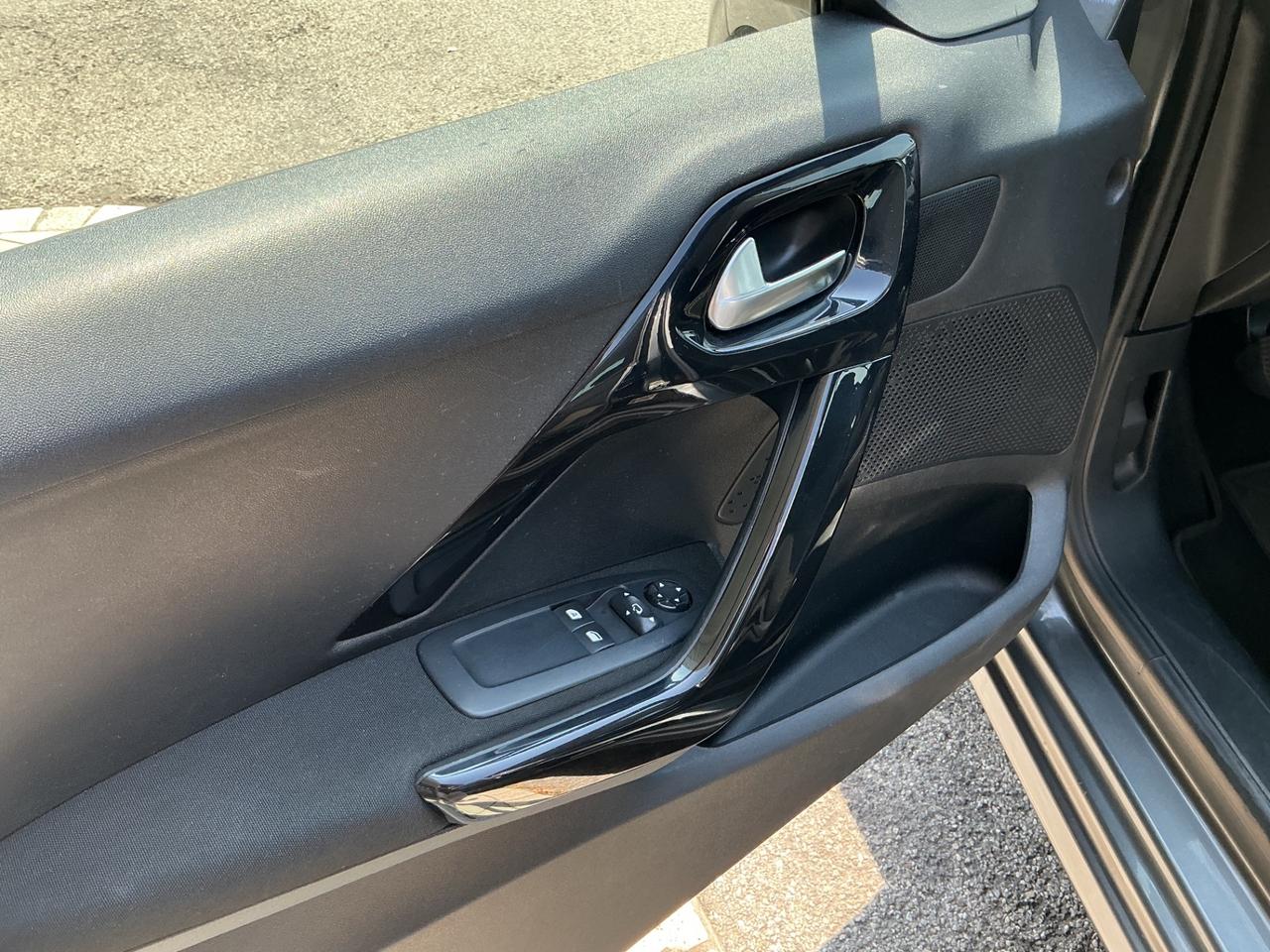 Peugeot 208 1.2 GPL Neopatentati