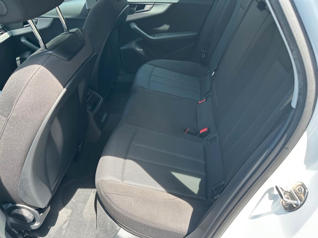Audi A4 Avant 30 TDI/136 CV S tronic Business Advanced