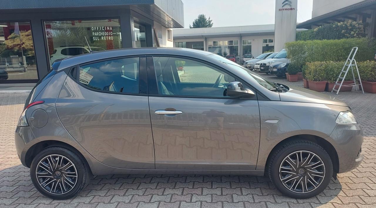 Lancia Ypsilon 1.0 FireFly 5 porte S&S Hybrid Silver Plus