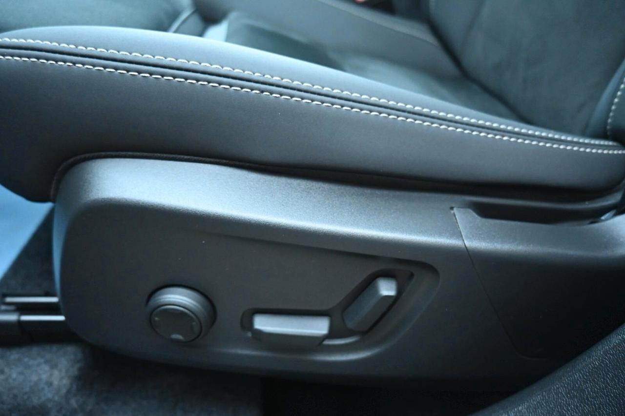 Volvo XC40 B4 automatico Ultra Dark