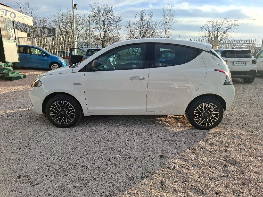 Lancia Ypsilon 1.0 FireFly 5 porte S&S Hybrid Ecochic Gold
