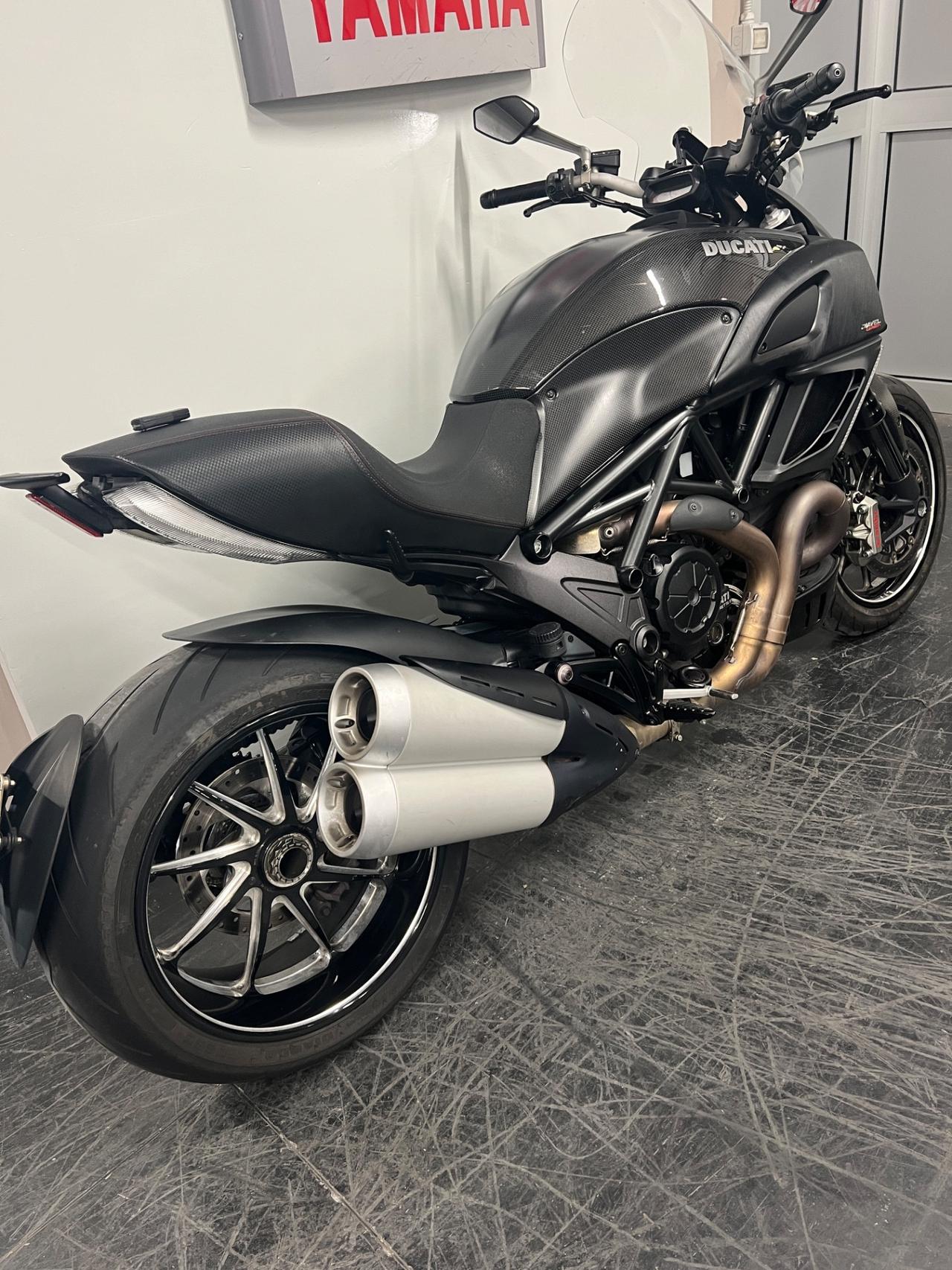 Ducati Diavel 1200 CARBON