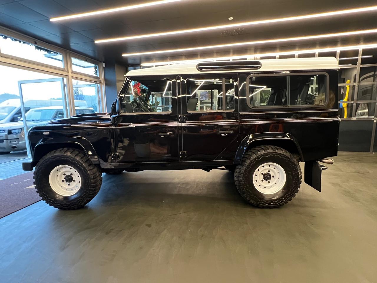 Land Rover Defender 110 2.4 TD4 Station Wagon SE