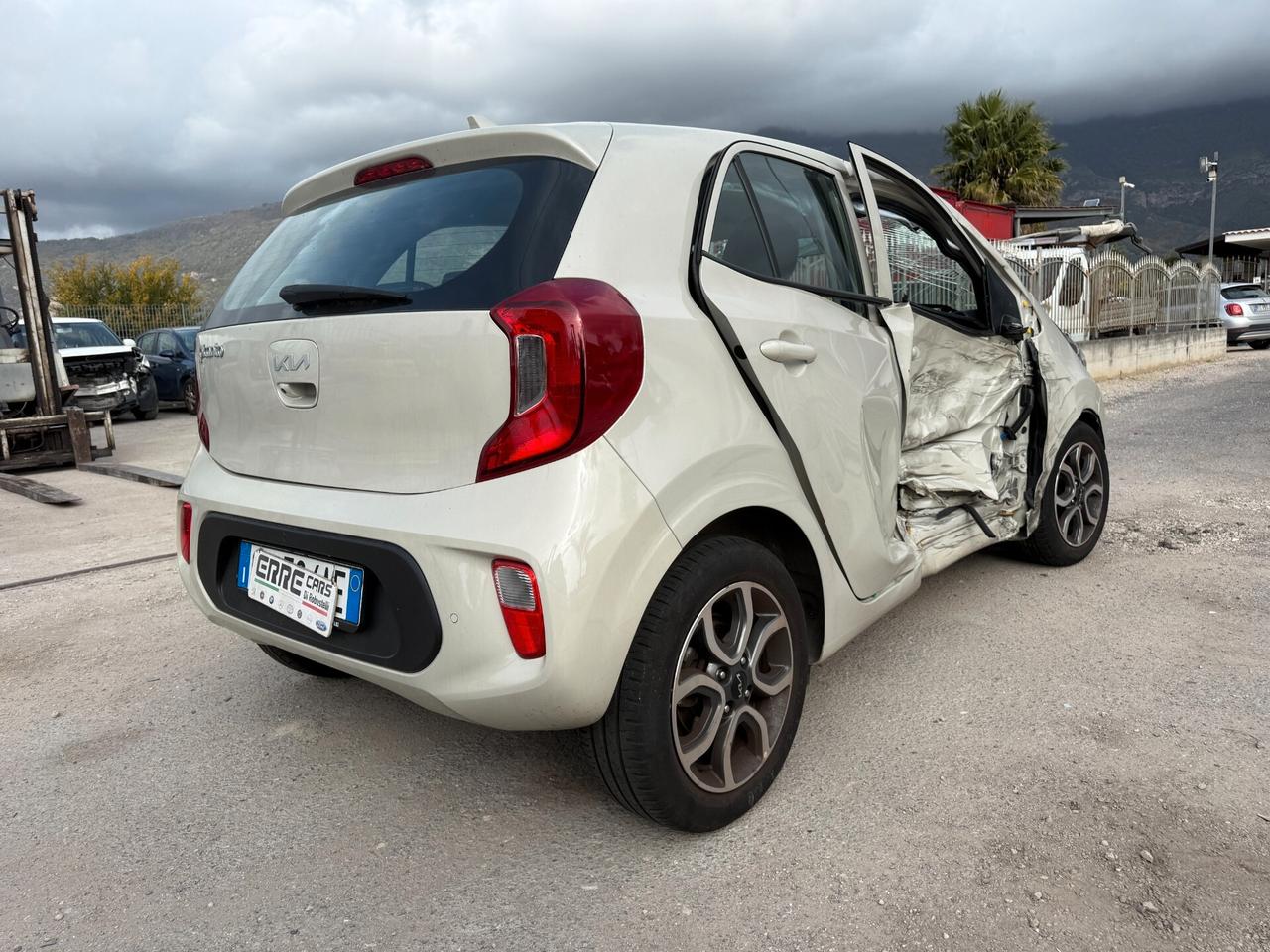 KIA PICANTO ANNO 2023 1.0 BENZINA *SINISTRATA