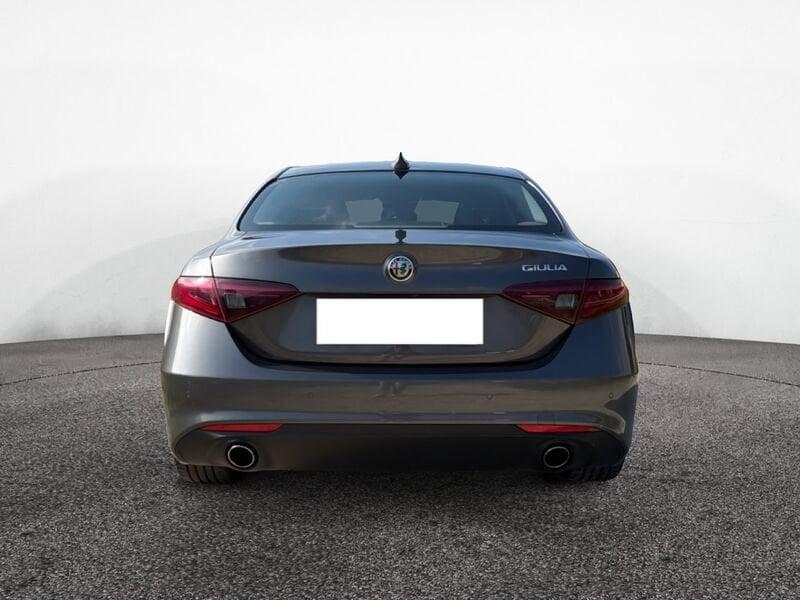 Alfa Romeo Giulia 2.2 Turbo AT8 180CV Super