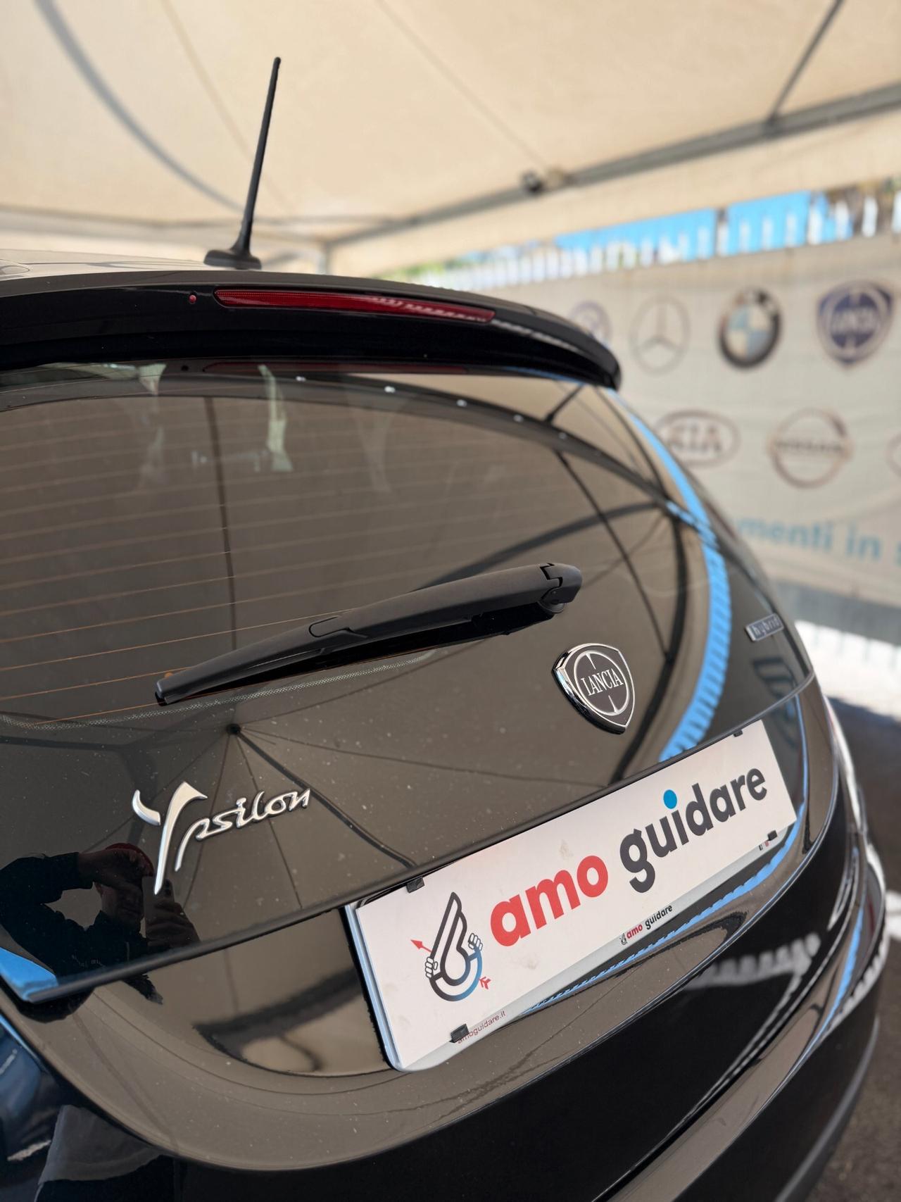 Lancia Ypsilon 1.0 FireFly 5 porte S&S Hybrid Ecochic Silver