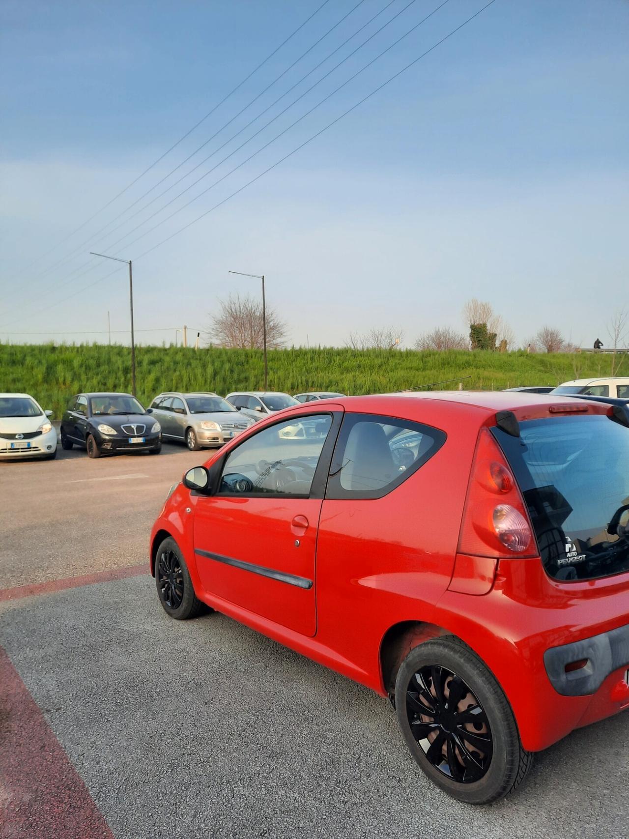 Peugeot 107 1.0 68 CV Ok neopatentati