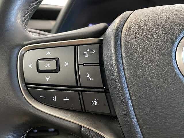 Lexus UX Hybrid Midnight
