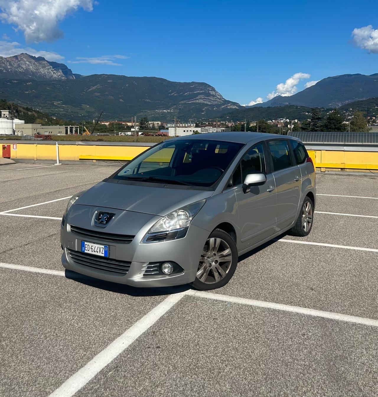 Peugeot 5008 HDi Business 7p. Neopatentati 2011