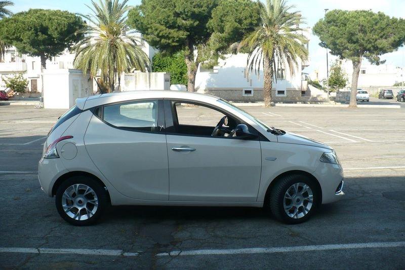 Lancia Ypsilon 1.2 69 CV 5 porte Silver