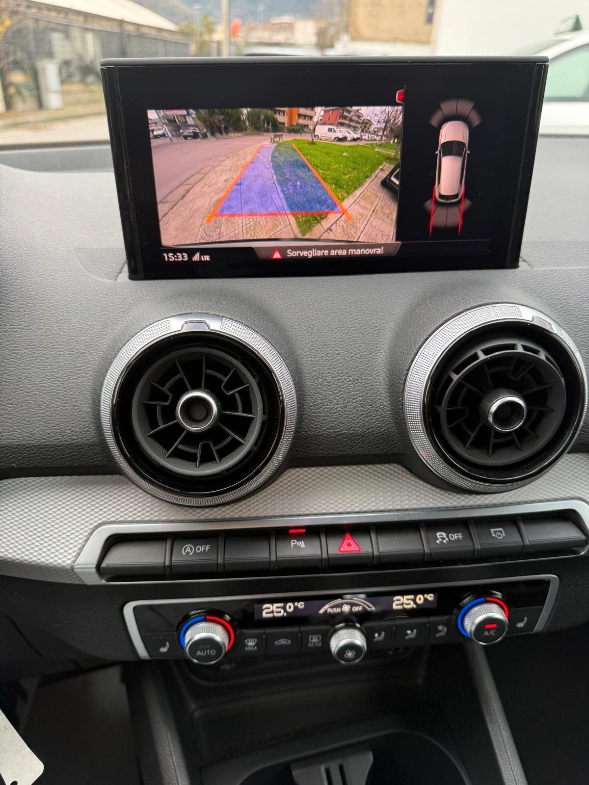 Audi Q2 30 TDI cockpit pelle led