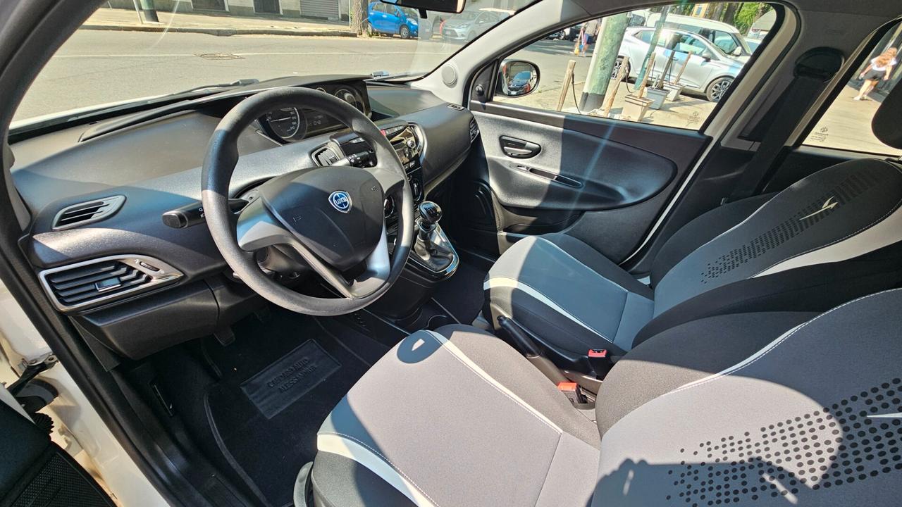 Lancia Ypsilon 1.2 69 CV 5 porte Elefantino