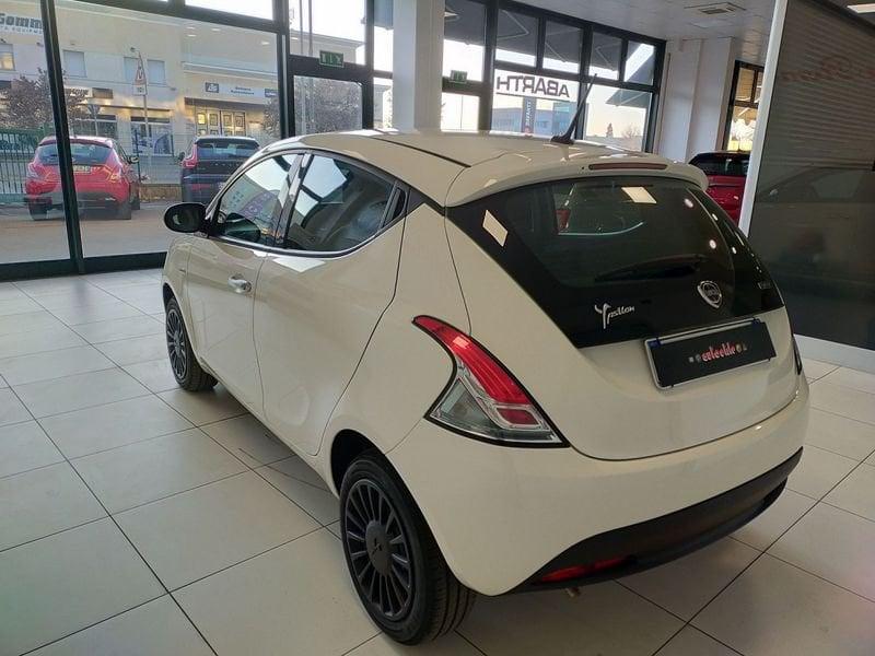 Lancia Ypsilon 1.0 FireFly 5 porte S&S Hybrid Silver