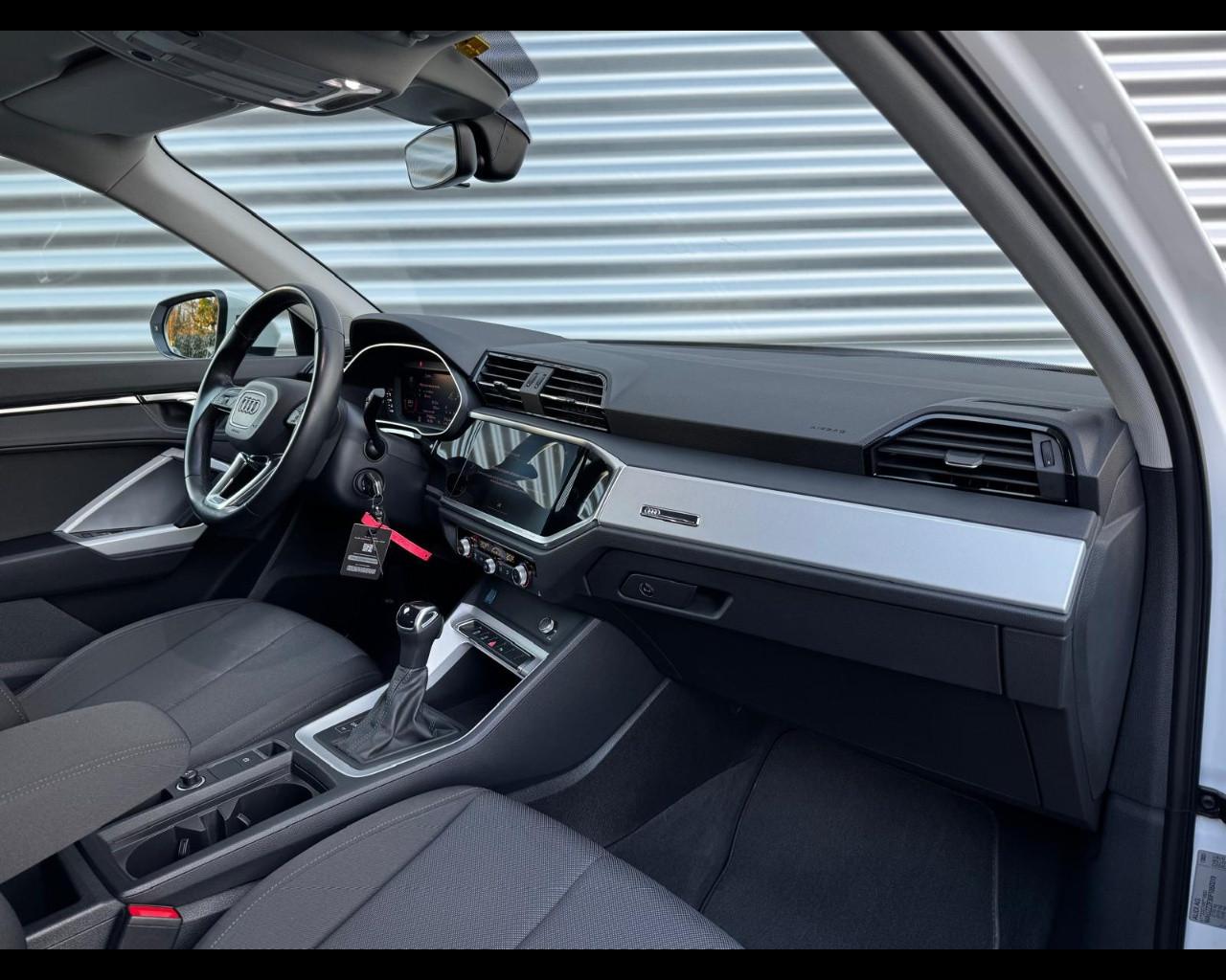 AUDI Q3 35 TDI S-TRONIC BUSINESS