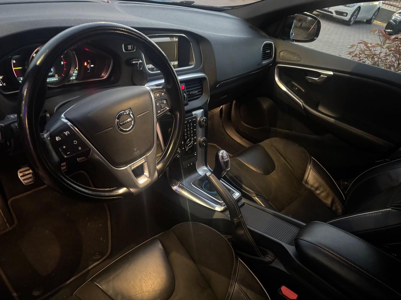 Volvo V40 R Design Momentum 2.0 D4 #9303