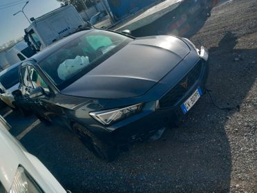 Cupra Leon 15 BENZINA 150 IBRIDA ANNO 2024 SINISTRATA