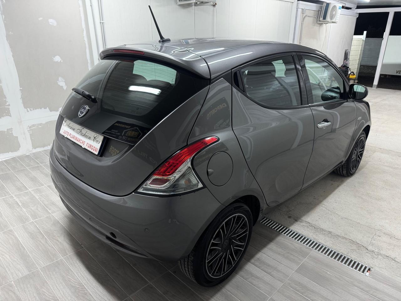 Lancia Ypsilon 1.2 69 CV 5 porte GPL Ecochic Monogram