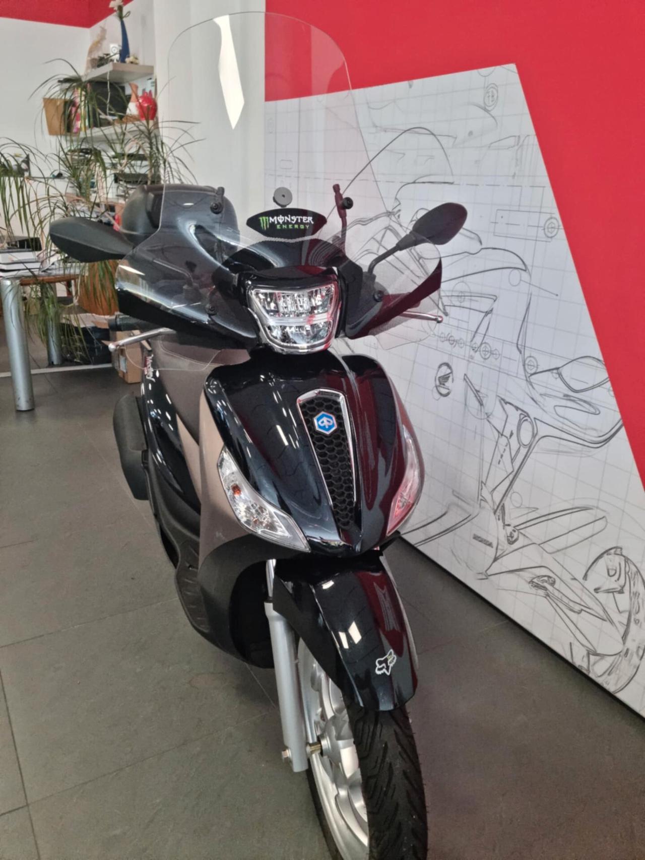 Piaggio Medley 150 - 2023 - 12.870 KM