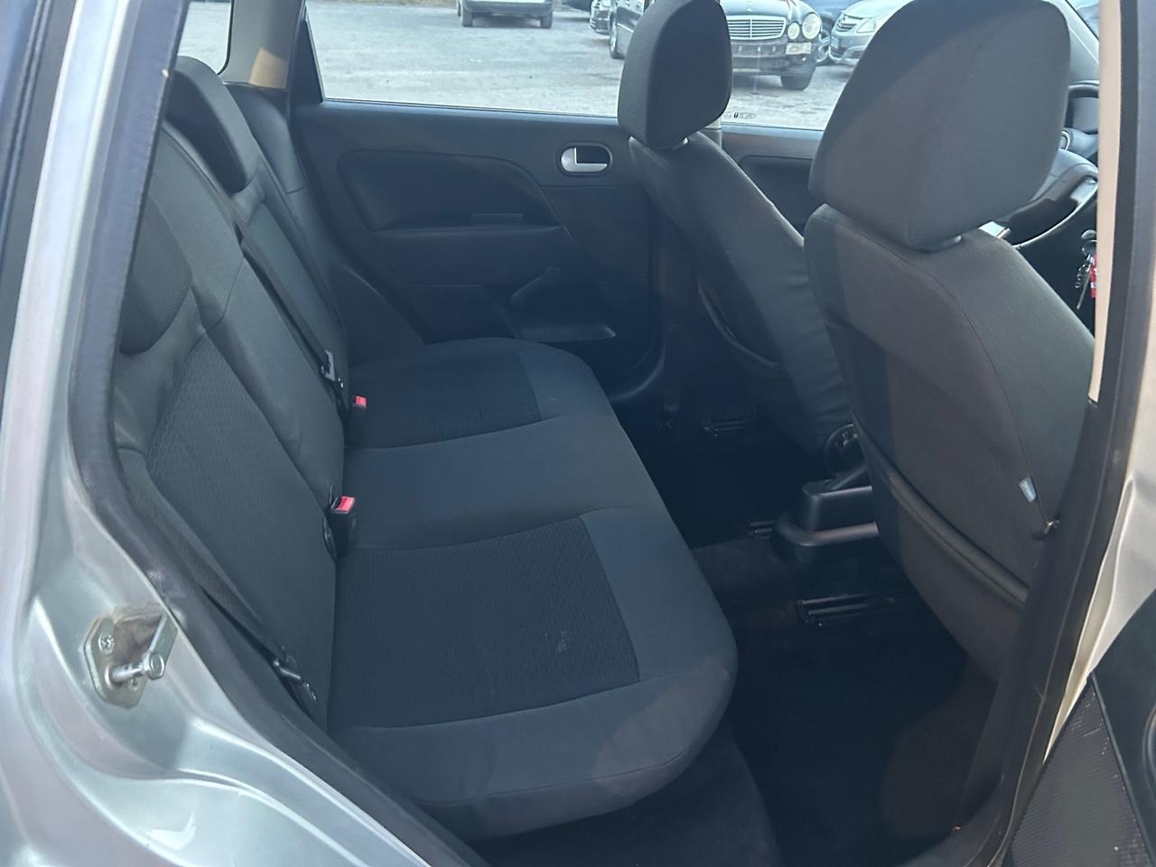 Ford Fiesta 1.2 5p. Ghia 140000km Gancio Traino