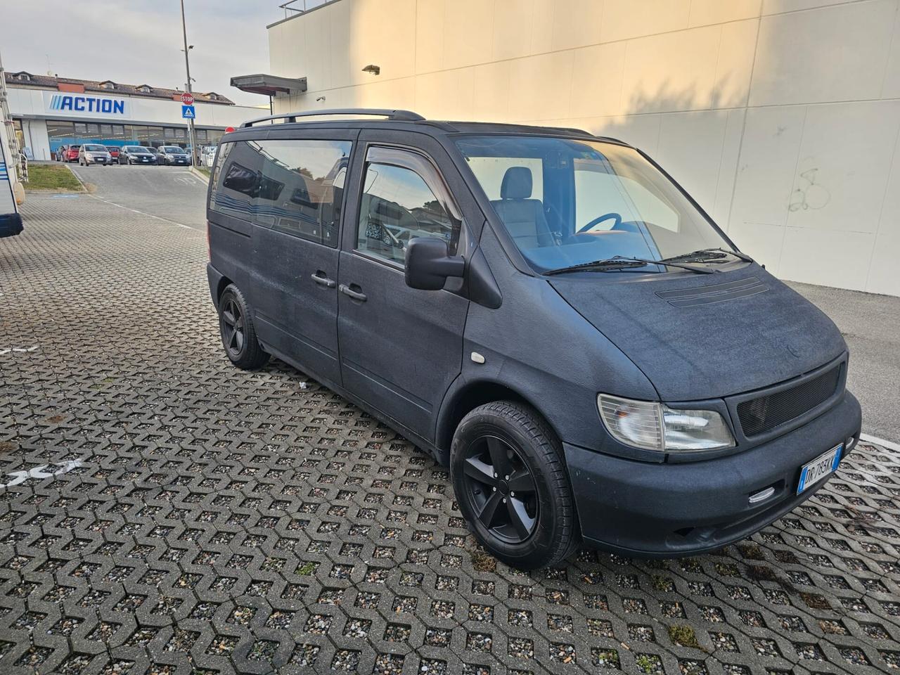 Mercedes-benz V benzina