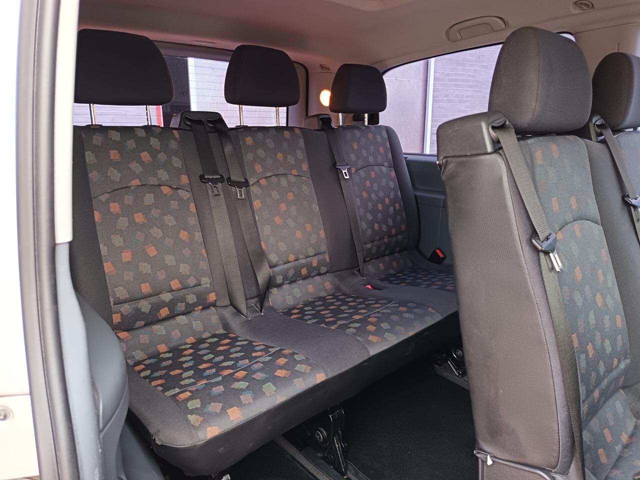 Mercedes Vito 111 cdi compact 8 sedili e gancio traino