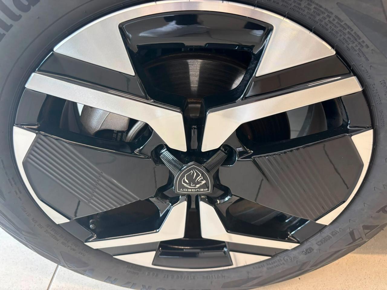 Peugeot 2008 ALLURE motore elettrico 156 CV 54 kWh SPOTICAR