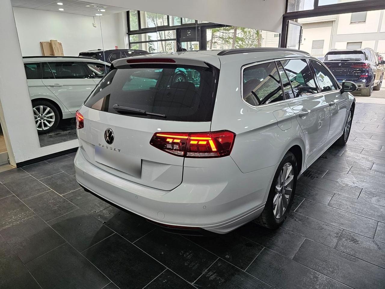 Volkswagen Passat Variant Tetto LED C.17 ACC Camera360 PDC Navi Paddles S&S