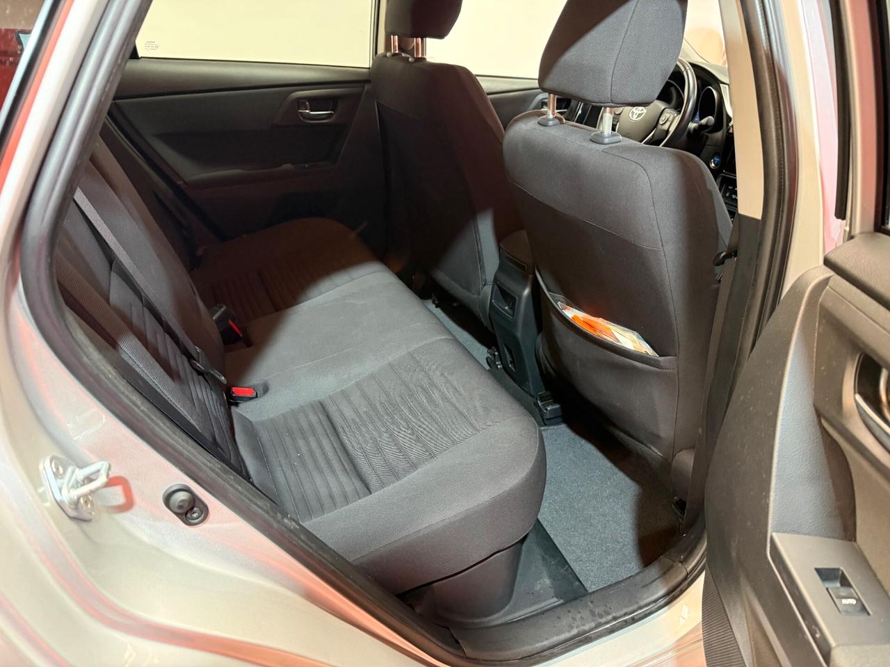 Toyota Auris 1.8 Hybrid Lounge